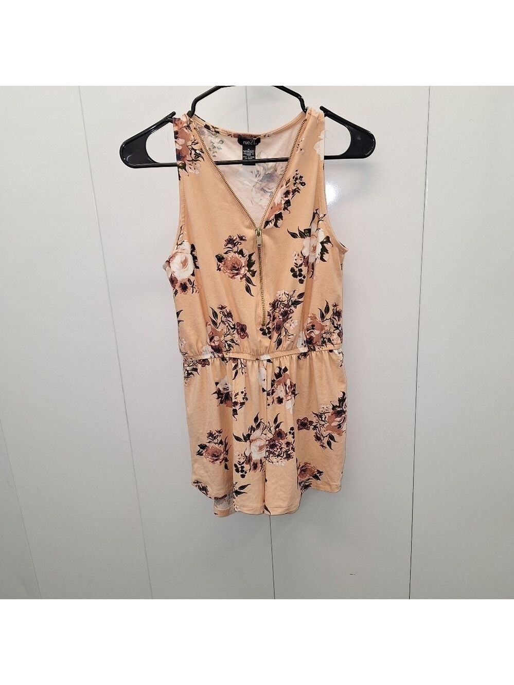 Rue 21 Peach Short Jumper Zipper Front Medium